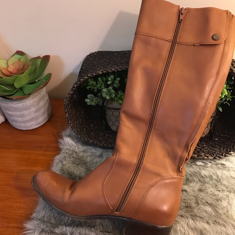 Pair of Tan Riding Boots - Picture 8 of 8